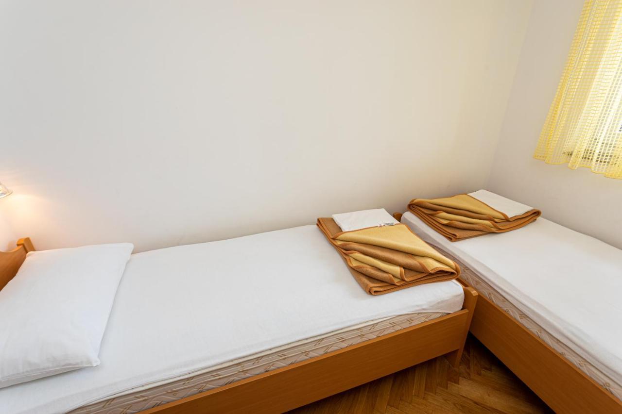 Apartments Crnekovic IV Baška Esterno foto